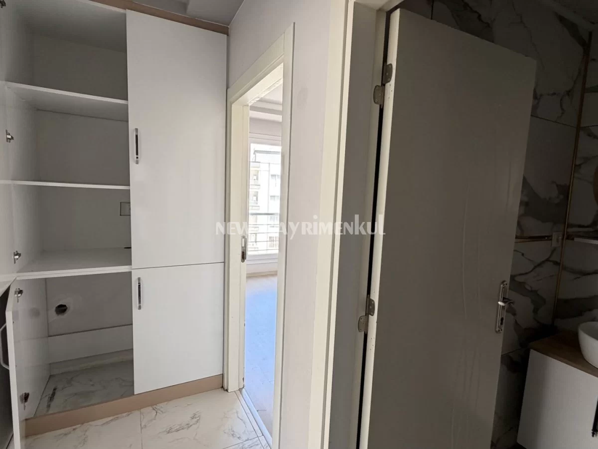 Alata’da Kiralık 2+1 Daire – Havuzlu – Bağımsız Mutfaklı