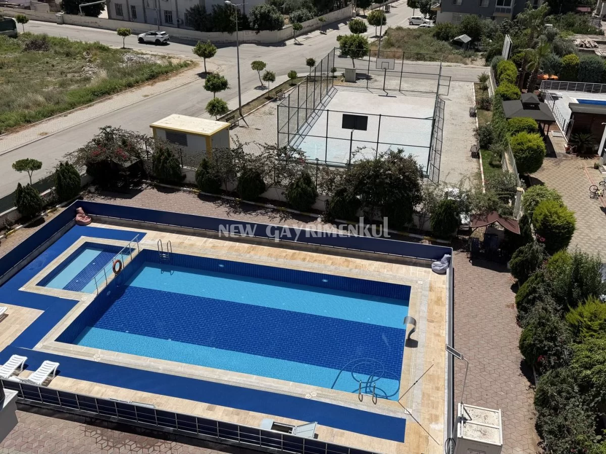 Alata’da Kiralık 2+1 Daire – Havuzlu – Bağımsız Mutfaklı