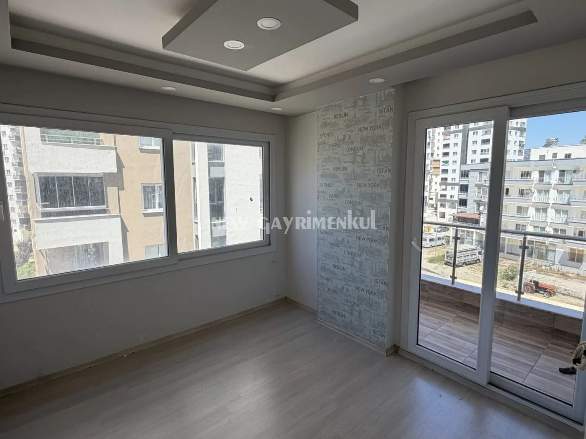 Alata’da Kiralık 2+1 Daire – Havuzlu – Bağımsız Mutfaklı
