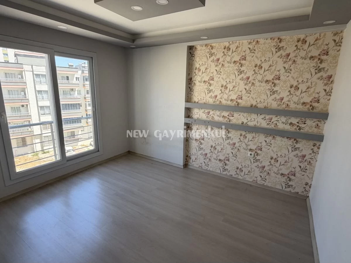 Alata’da Kiralık 2+1 Daire – Havuzlu – Bağımsız Mutfaklı