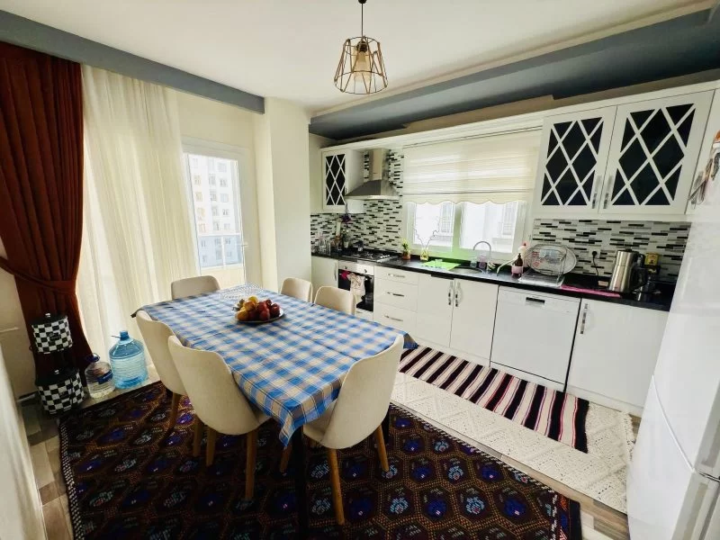 Alata’da Satılık 3+1 Daire – Bağımsız Mutfaklı – 160 m²