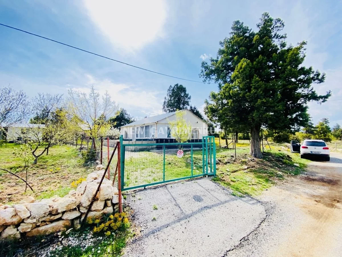 Avgadı’da (Aydınlar) 504 m² Acil Satılık Arsa ve Müstakil Ev
