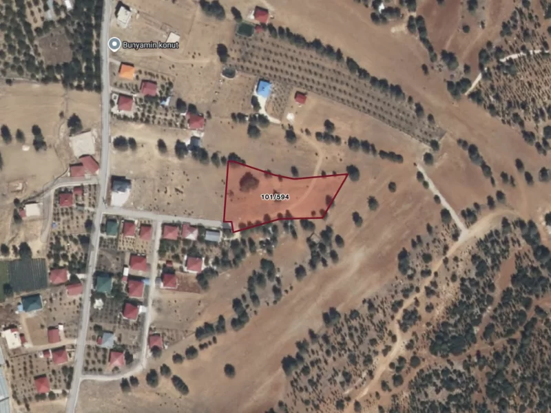Erdemli Güzeoluk’ta 3957 m² Satılık Tarla – Köy İçi İmarlı