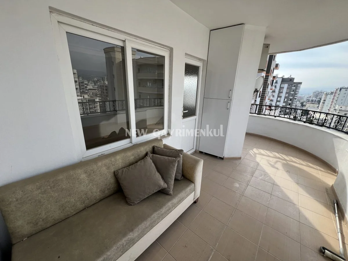 Erdemli Hastane Caddesi’nde  Satılık 3+1 Daire – 180 m² – Merkezi Konum