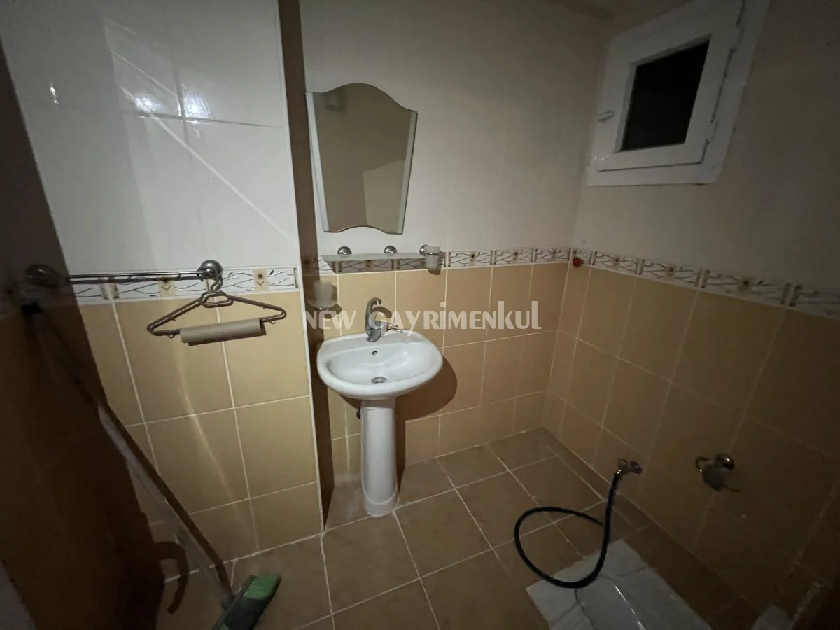 Erdemli Hastane Caddesi’nde  Satılık 3+1 Daire – 180 m² – Merkezi Konum