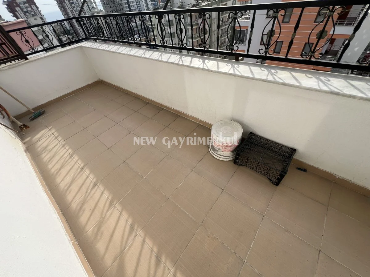 Erdemli Hastane Caddesi’nde  Satılık 3+1 Daire – 180 m² – Merkezi Konum