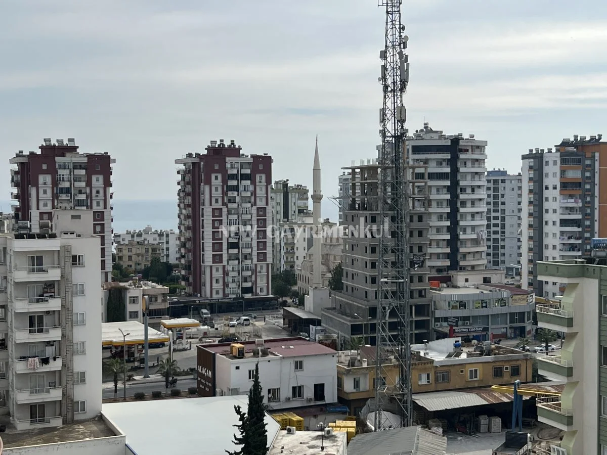 Erdemli Hastane Caddesi’nde  Satılık 3+1 Daire – 180 m² – Merkezi Konum