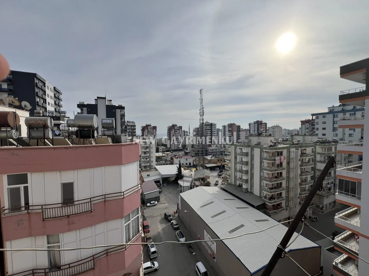 Erdemli Hastane Caddesi’nde  Satılık 3+1 Daire – 180 m² – Merkezi Konum