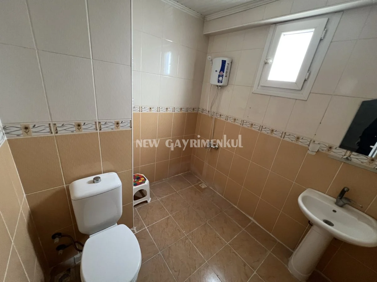Erdemli Hastane Caddesi’nde  Satılık 3+1 Daire – 180 m² – Merkezi Konum