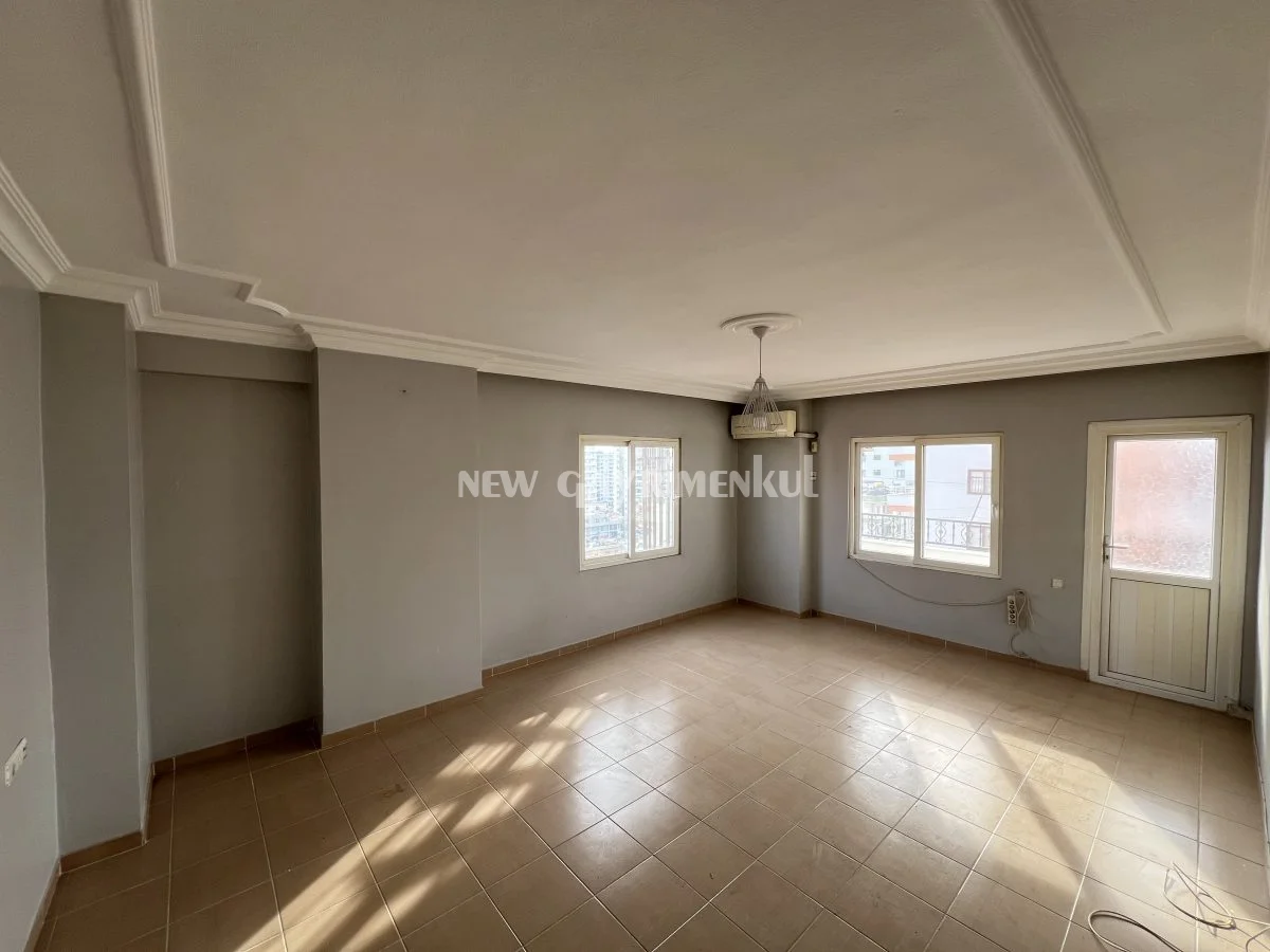 Erdemli Hastane Caddesi’nde  Satılık 3+1 Daire – 180 m² – Merkezi Konum