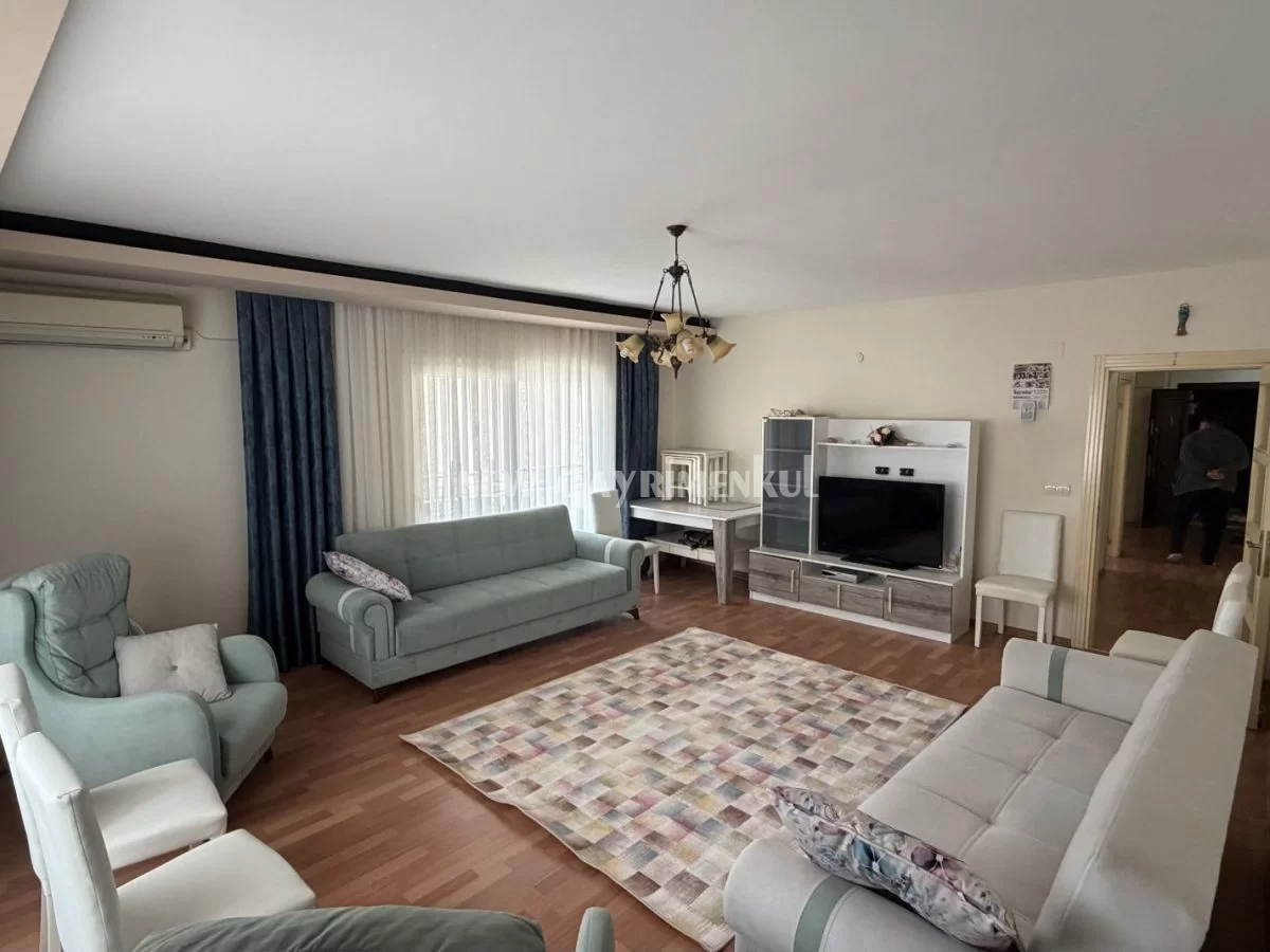 Erdemli Merkez Satılık 3+1 Daire | 180 m² Geniş, Merkezi Konum