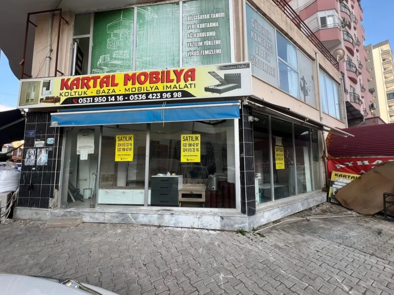 Erdemli Merkezde Satılık Dükkan – 3 Cepheli, Asma Katlı, Yüksek Kira Getirili