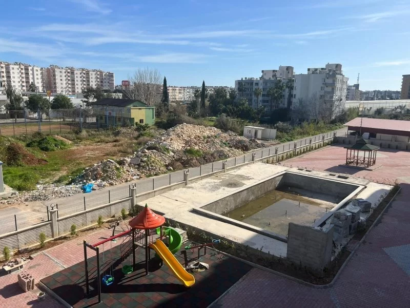 Limonlu’da Satılık 1+1 Daire – Plaja 300m, Havuzlu Site, Kaçırılmayacak Fırsat