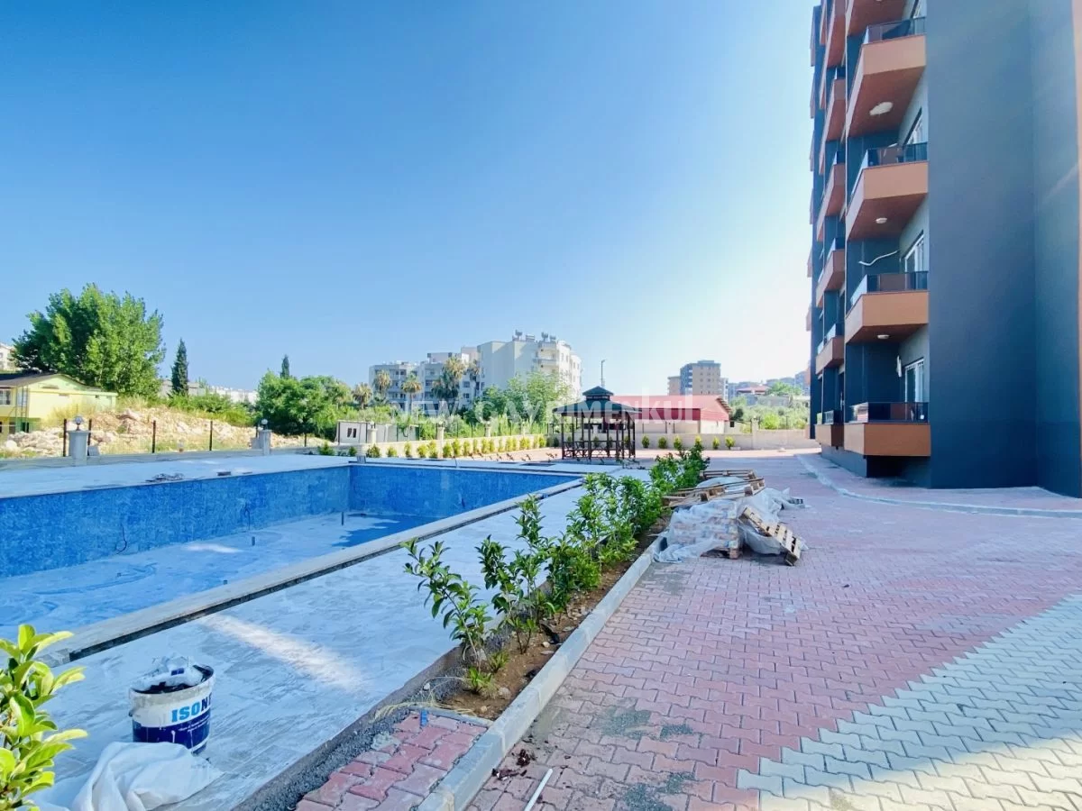 Limonlu’da Satılık 1+1 Daire – Plaja 300m, Havuzlu Site, Kaçırılmayacak Fırsat