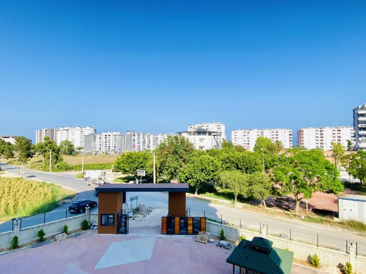 Limonlu’da Satılık 1+1 Daire – Plaja 300m, Havuzlu Site, Kaçırılmayacak Fırsat