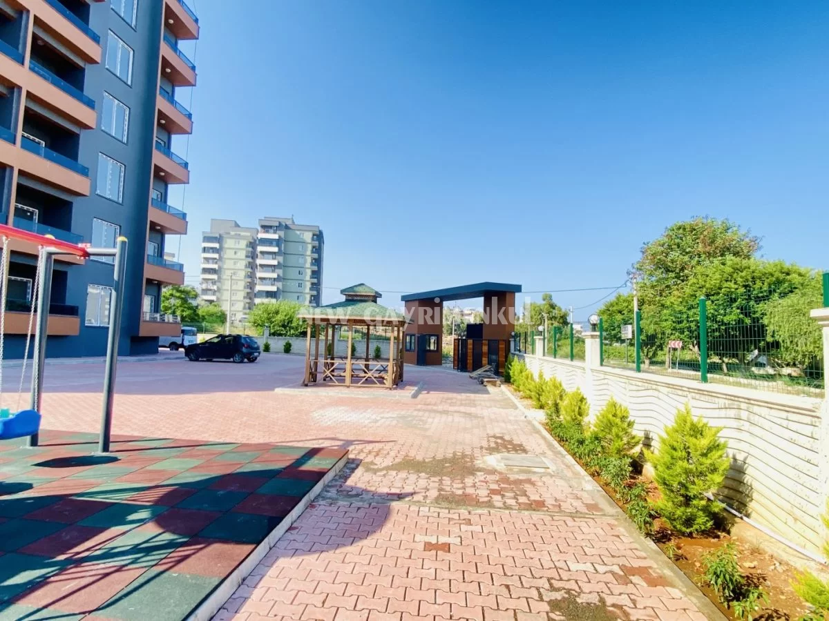 Limonlu’da Satılık 1+1 Daire – Plaja 300m, Havuzlu Site, Kaçırılmayacak Fırsat