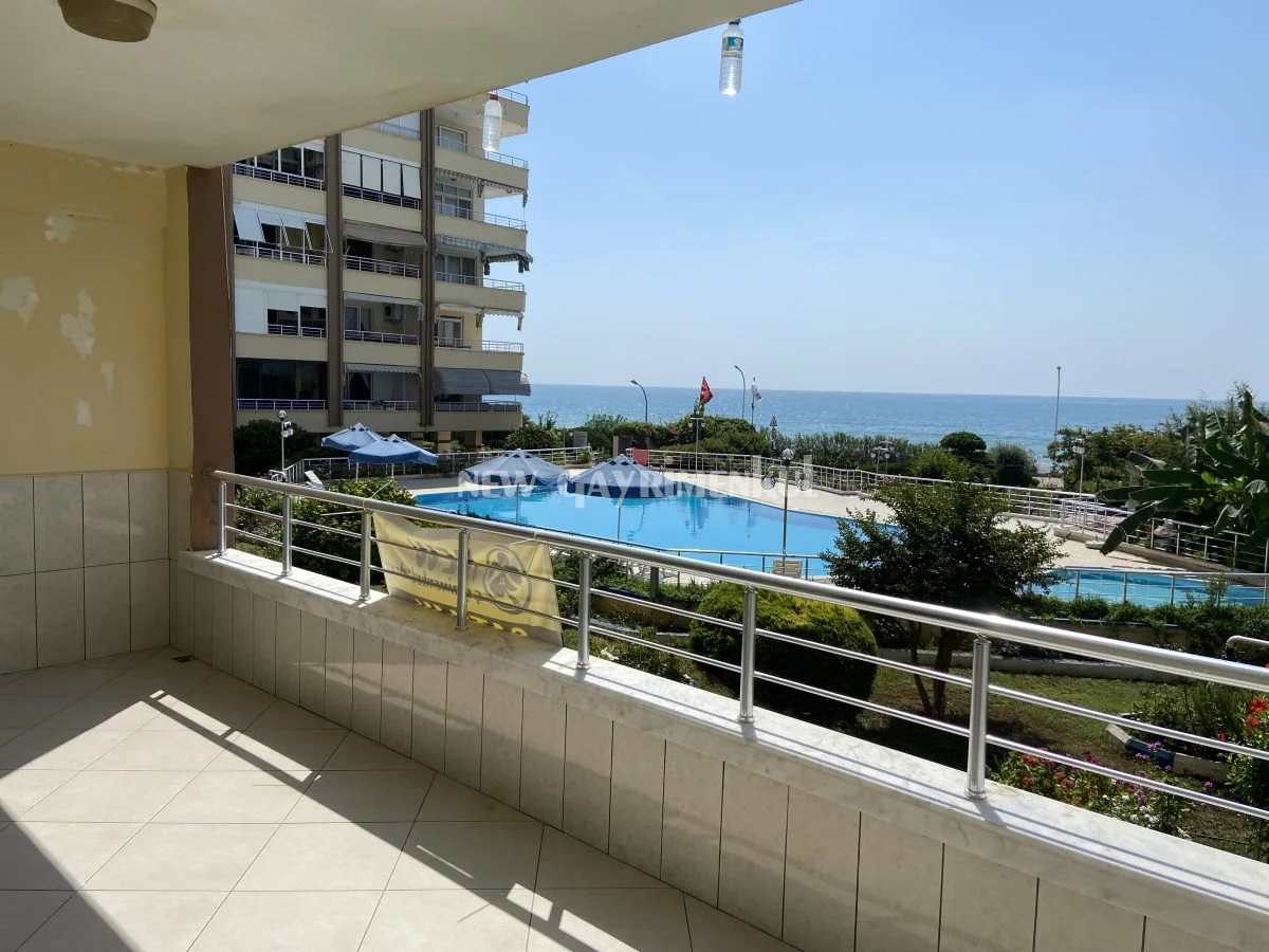 Tömük Seçkinler Sitesi’nde Satılık 3+1 Daire – Denize Sıfır – Havuz Manzaralı