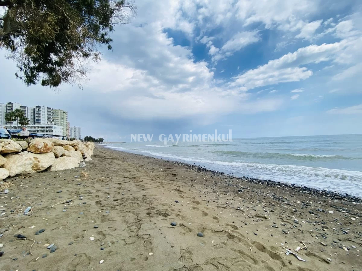 Tömük Seçkinler Sitesi’nde Satılık 3+1 Daire – Denize Sıfır – Havuz Manzaralı