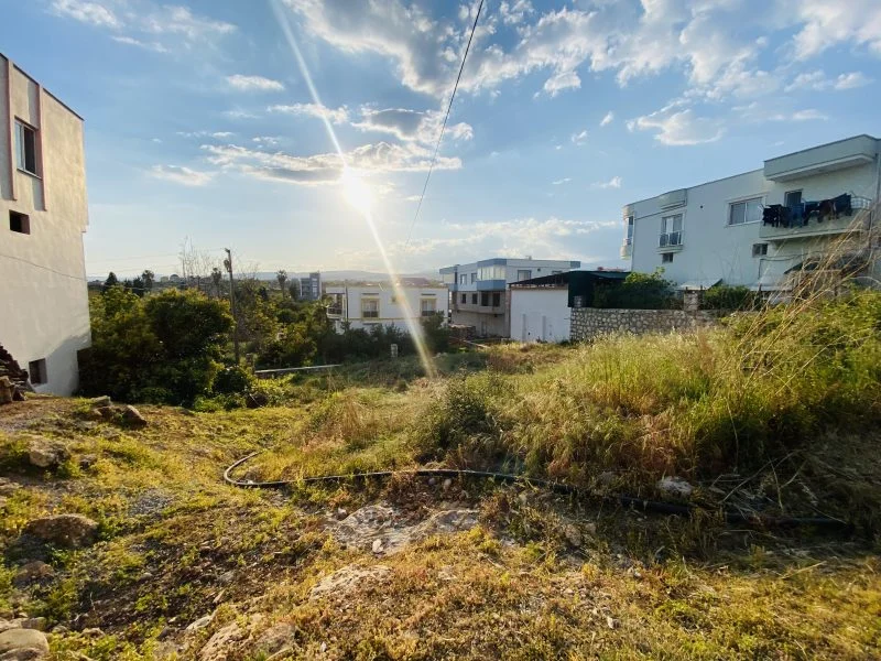 Tömük’te Satılık 680 m² Konut İmarlı Arsa – Merkezi Konum