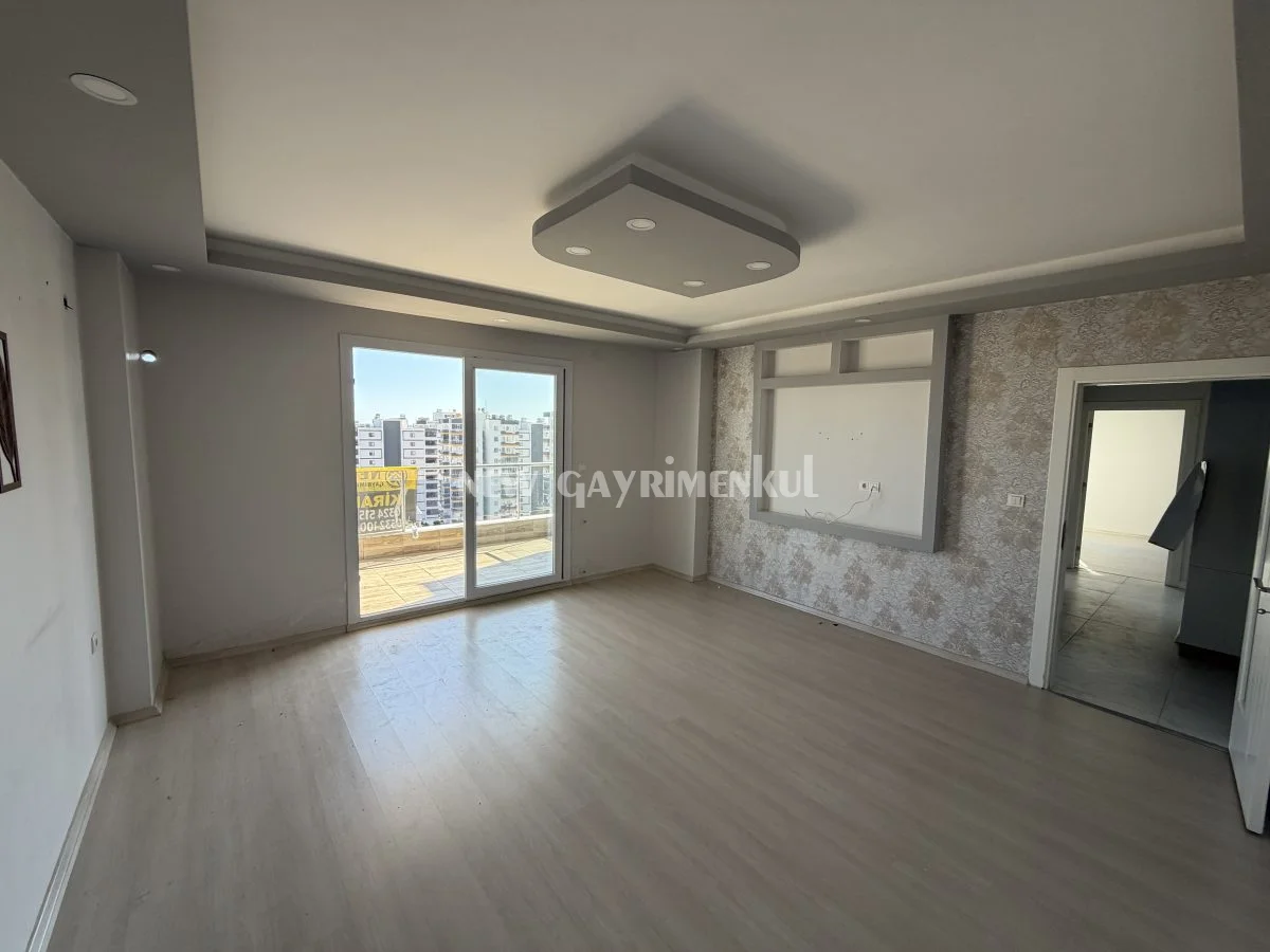 Yukarı Alata’da Kiralık 2+1 Daire – Site İçerisinde – Havuzlu