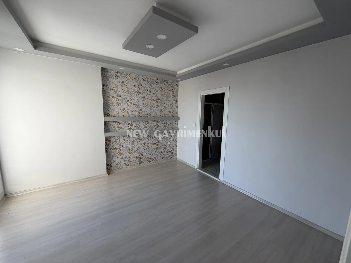 Yukarı Alata’da Kiralık 2+1 Daire – Site İçerisinde – Havuzlu