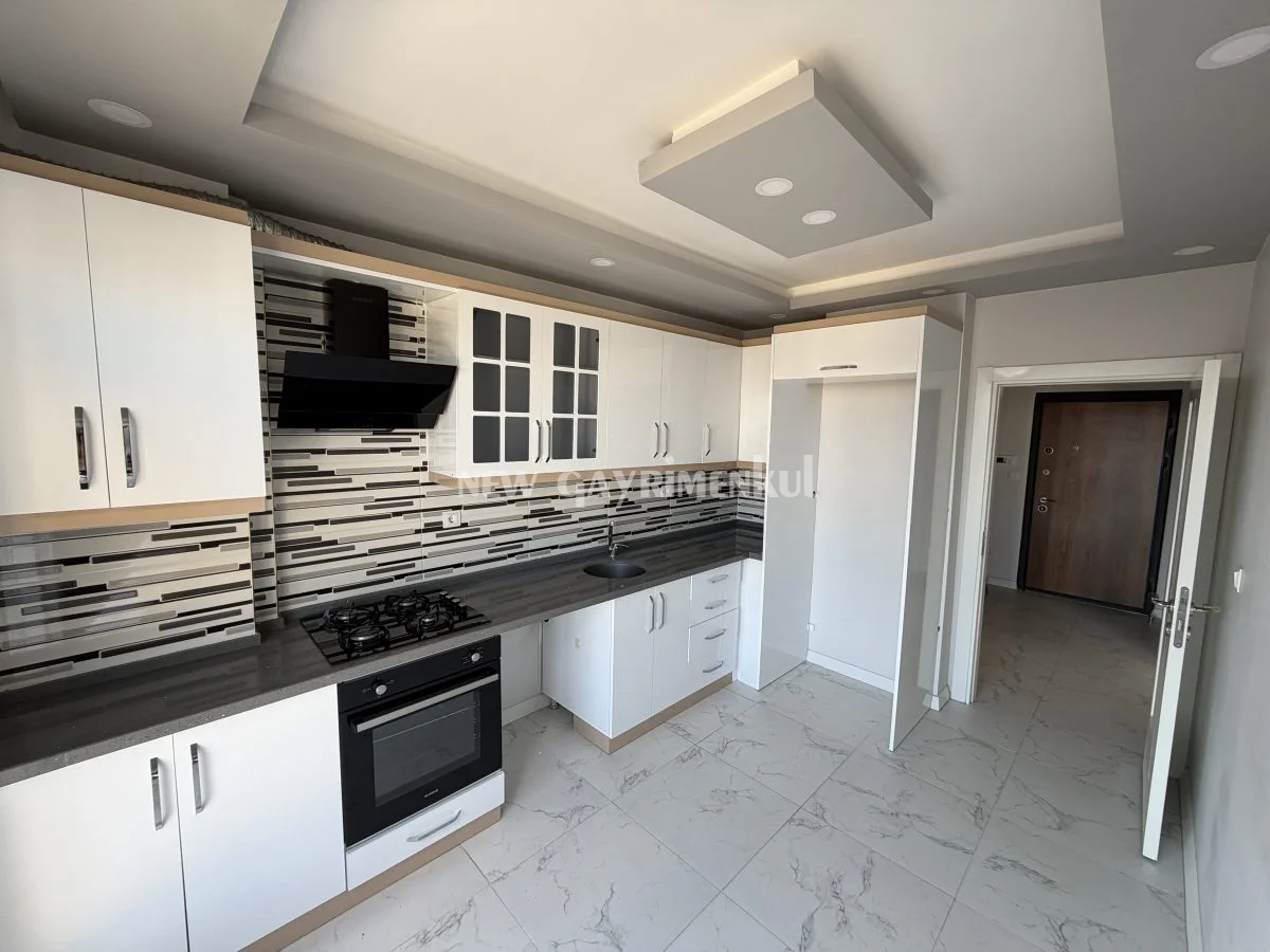 Yukarı Alata’da Kiralık 2+1 Daire – Site İçerisinde – Havuzlu