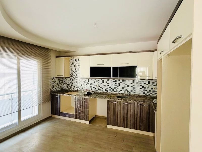 Yukarı Alata’da Merintur Apt Satılık 3+1 Daire – Geniş ve Masrafsız