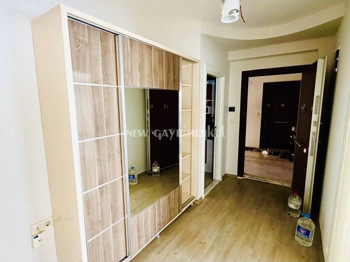 Yukarı Alata’da Merintur Apt Satılık 3+1 Daire – Geniş ve Masrafsız