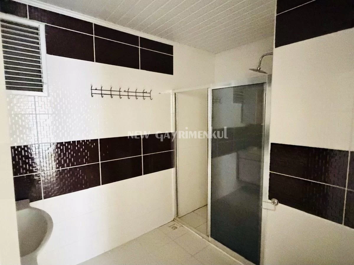 Yukarı Alata’da Merintur Apt Satılık 3+1 Daire – Geniş ve Masrafsız