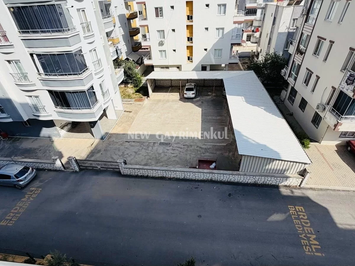 Yukarı Alata’da Merintur Apt Satılık 3+1 Daire – Geniş ve Masrafsız
