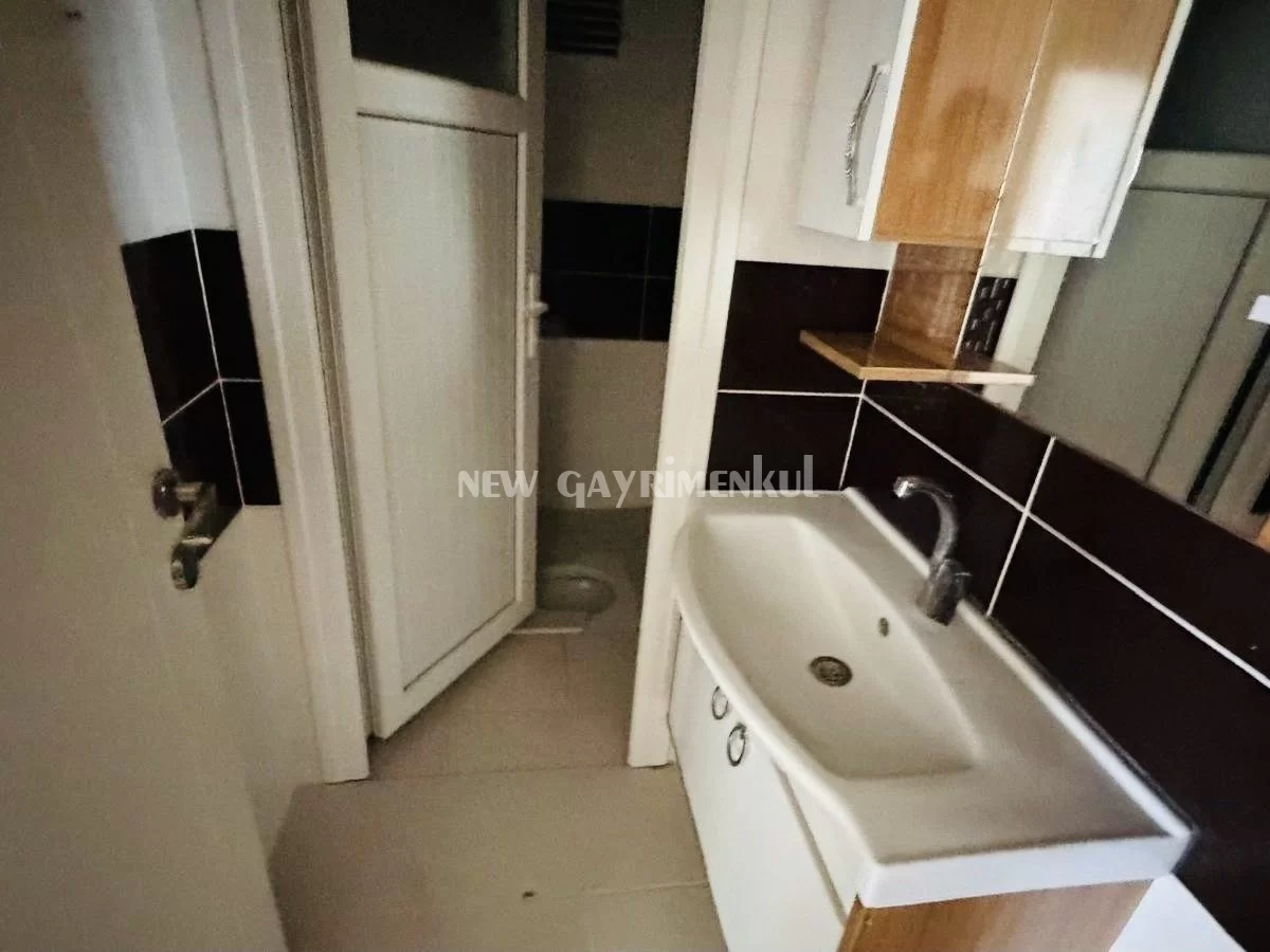 Yukarı Alata’da Merintur Apt Satılık 3+1 Daire – Geniş ve Masrafsız