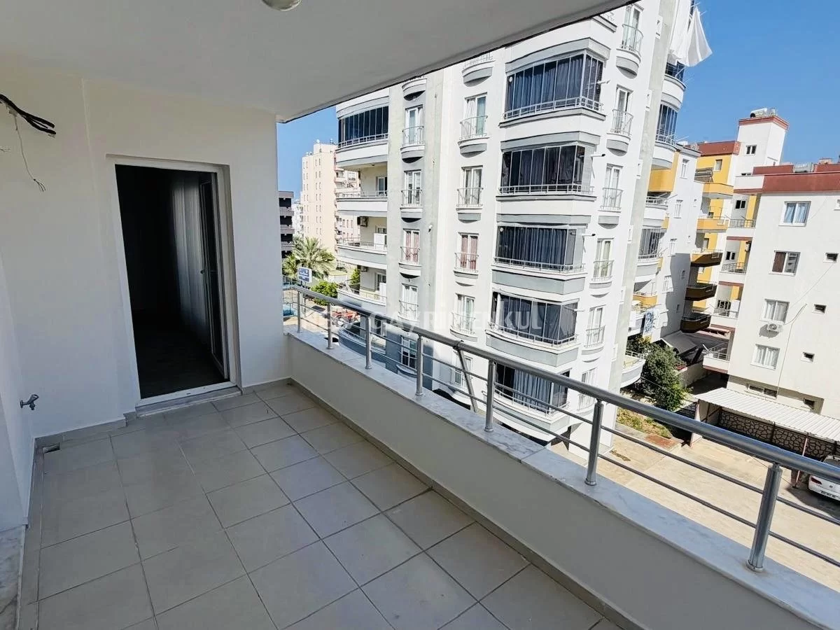 Yukarı Alata’da Merintur Apt Satılık 3+1 Daire – Geniş ve Masrafsız