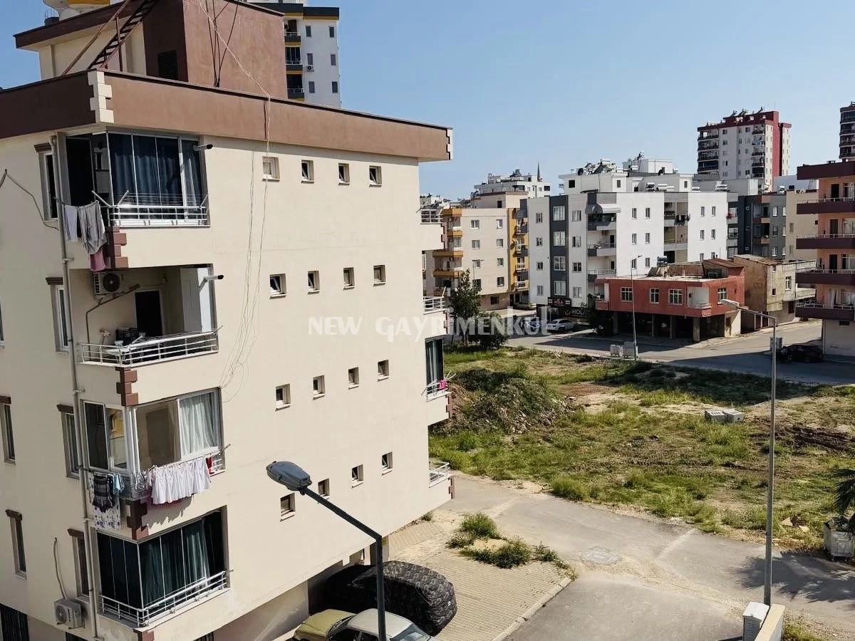 Yukarı Alata’da Merintur Apt Satılık 3+1 Daire – Geniş ve Masrafsız