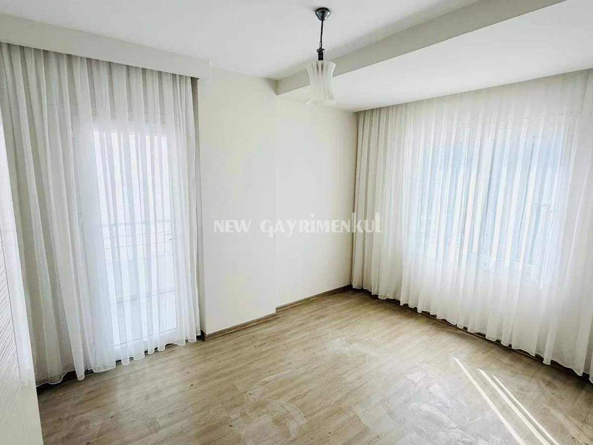 Yukarı Alata’da Merintur Apt Satılık 3+1 Daire – Geniş ve Masrafsız