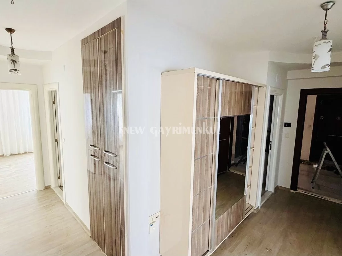 Yukarı Alata’da Merintur Apt Satılık 3+1 Daire – Geniş ve Masrafsız