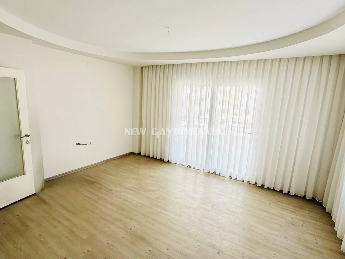 Yukarı Alata’da Merintur Apt Satılık 3+1 Daire – Geniş ve Masrafsız