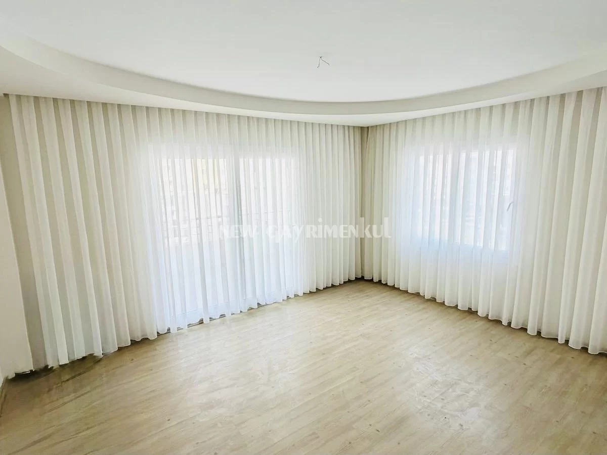 Yukarı Alata’da Merintur Apt Satılık 3+1 Daire – Geniş ve Masrafsız